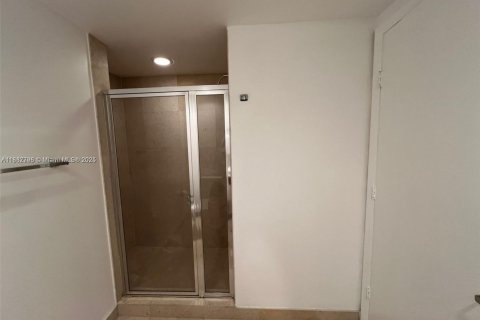 Condo in Miami, Florida, 2 bedrooms  № 2024886 - photo 24
