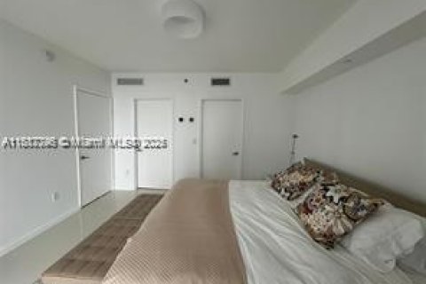 Condo in Miami, Florida, 2 bedrooms  № 2024886 - photo 16
