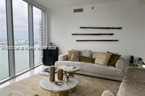 Condo in Miami, Florida, 2 bedrooms  № 2024886 - photo 10