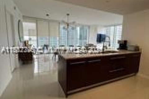 Condo in Miami, Florida, 2 bedrooms  № 2024886 - photo 7