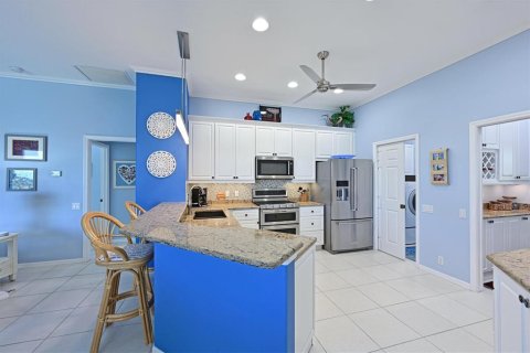 House in Bradenton, Florida 4 bedrooms, 218.41 sq.m. № 1801333 - photo 13