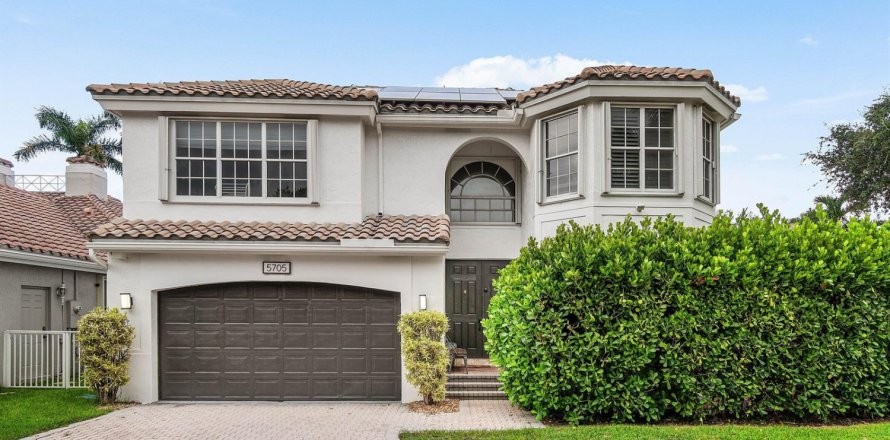 House in Boca Raton, Florida 4 bedrooms, 198.72 sq.m. № 2389847