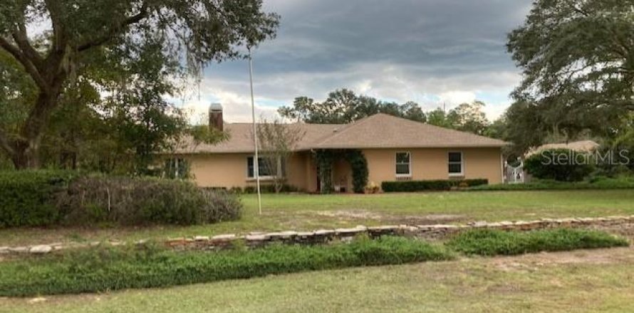 House in Ocala, Florida 3 bedrooms, 237.27 sq.m. № 2424331