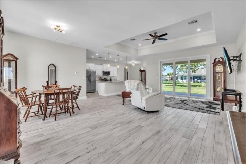 Villa ou maison à vendre à Punta Gorda, Floride: 3 chambres, 176.98 m2 № 2098094 - photo 3