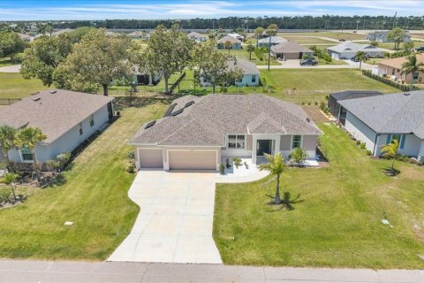 Villa ou maison à vendre à Punta Gorda, Floride: 3 chambres, 176.98 m2 № 2098094 - photo 2