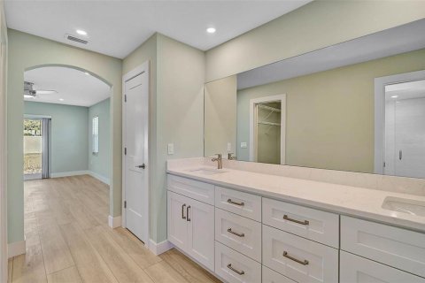House in Sarasota, Florida 2 bedrooms, 157.38 sq.m. № 1515655 - photo 26