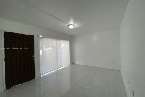 Condominio en alquiler en Miami, Florida, 2 dormitorios, 70.61 m2 № 1997442 - foto 5