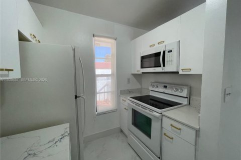 Condominio en alquiler en Miami, Florida, 2 dormitorios, 70.61 m2 № 1997442 - foto 3