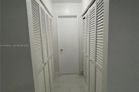Condominio en alquiler en Miami, Florida, 2 dormitorios, 70.61 m2 № 1997442 - foto 7