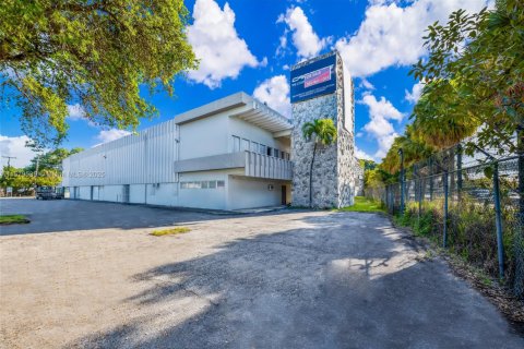 Propiedad comercial en venta en Miami, Florida № 1868246 - foto 22