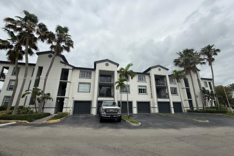 Снять в аренду кондоминиум в Дорал, Флорида 2 спальни, 89.19м2, № 1958855 - фото 1
