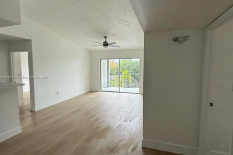 Снять в аренду кондоминиум в Дорал, Флорида 2 спальни, 89.19м2, № 1958855 - фото 7