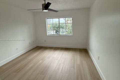 Снять в аренду кондоминиум в Дорал, Флорида 2 спальни, 89.19м2, № 1958855 - фото 4