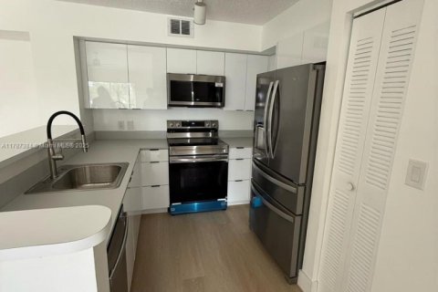 Снять в аренду кондоминиум в Дорал, Флорида 2 спальни, 89.19м2, № 1958855 - фото 5