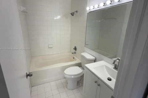 Снять в аренду кондоминиум в Дорал, Флорида 2 спальни, 89.19м2, № 1958855 - фото 6