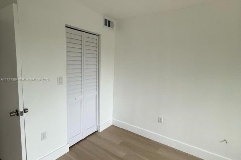 Снять в аренду кондоминиум в Дорал, Флорида 2 спальни, 89.19м2, № 1958855 - фото 8