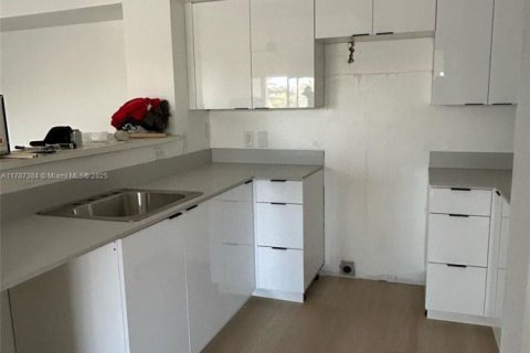 Снять в аренду кондоминиум в Дорал, Флорида 2 спальни, 89.19м2, № 1958855 - фото 2