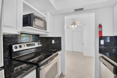 Villa ou maison à louer à Boca Raton, Floride: 2 chambres, 102.94 m2 № 2085640 - photo 16