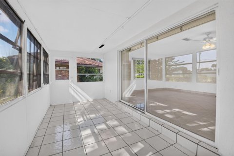 Villa ou maison à louer à Boca Raton, Floride: 2 chambres, 102.94 m2 № 2085640 - photo 21