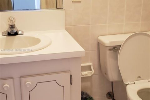 Condo in Hallandale Beach, Florida, 2 bedrooms  № 1994773 - photo 11