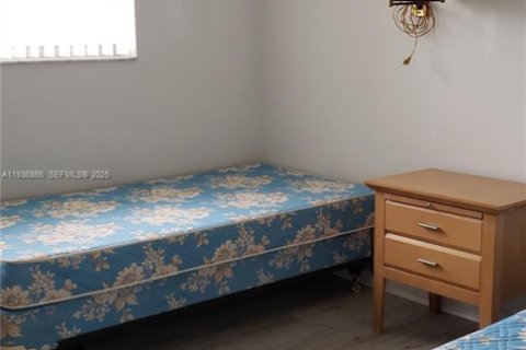 Condo in Hallandale Beach, Florida, 2 bedrooms  № 1994773 - photo 8
