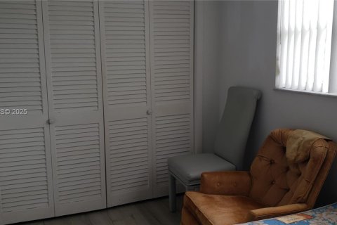 Condo in Hallandale Beach, Florida, 2 bedrooms  № 1994773 - photo 9