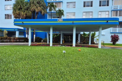 Condominio en Hollywood, Florida, 2 dormitorios  № 2079716