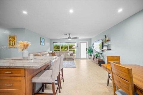 House in Fort Lauderdale, Florida 3 bedrooms, 131.92 sq.m. № 1999564 - photo 7