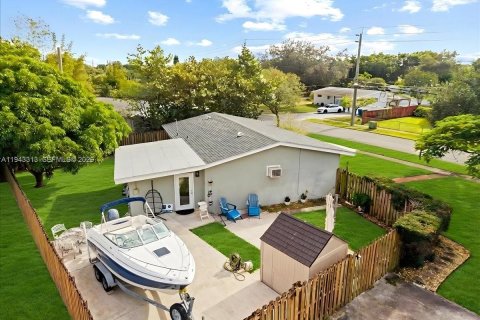 House in Fort Lauderdale, Florida 3 bedrooms, 131.92 sq.m. № 1999564 - photo 2