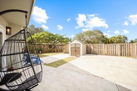 House in Fort Lauderdale, Florida 3 bedrooms, 131.92 sq.m. № 1999564 - photo 29