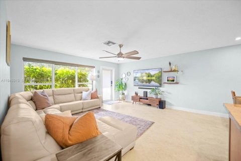 House in Fort Lauderdale, Florida 3 bedrooms, 131.92 sq.m. № 1999564 - photo 8