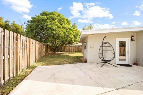 House in Fort Lauderdale, Florida 3 bedrooms, 131.92 sq.m. № 1999564 - photo 30
