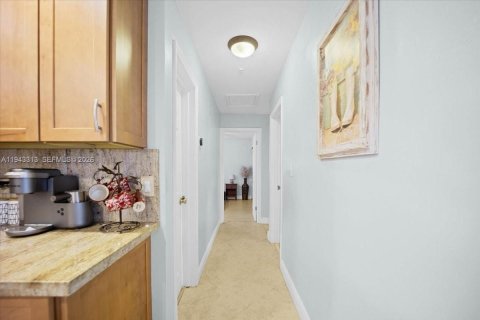 House in Fort Lauderdale, Florida 3 bedrooms, 131.92 sq.m. № 1999564 - photo 9
