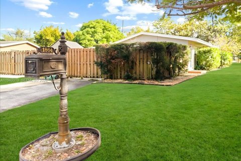 House in Fort Lauderdale, Florida 3 bedrooms, 131.92 sq.m. № 1999564 - photo 3