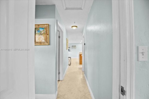 House in Fort Lauderdale, Florida 3 bedrooms, 131.92 sq.m. № 1999564 - photo 18