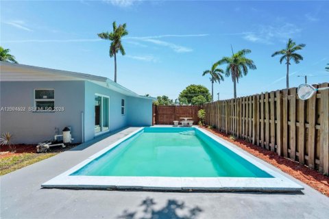 House in Davie, Florida 2 bedrooms, 62.71 sq.m. № 2068612