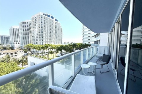 Condominio en venta en Fort Lauderdale, Florida, 2 dormitorios, 109.25 m2 № 1935660 - foto 10