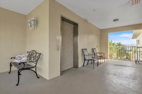 Copropriété à vendre à Port Charlotte, Floride: 3 chambres, 112.13 m2 № 2224469 - photo 4
