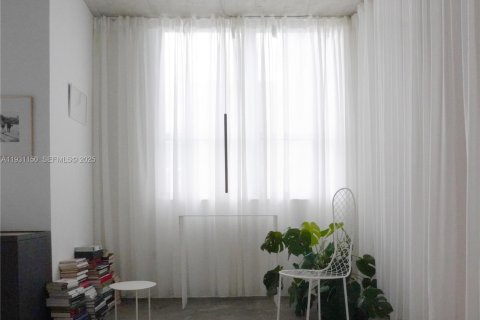 Condo in Miami, Florida, 1 bedroom  № 1991629 - photo 16