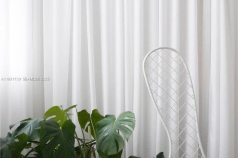 Condo in Miami, Florida, 1 bedroom  № 1991629 - photo 15