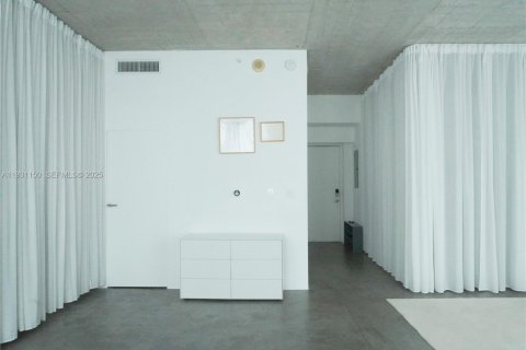 Condo in Miami, Florida, 1 bedroom  № 1991629 - photo 7