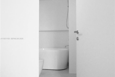 Condo in Miami, Florida, 1 bedroom  № 1991629 - photo 26