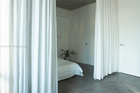Condo in Miami, Florida, 1 bedroom  № 1991629 - photo 18