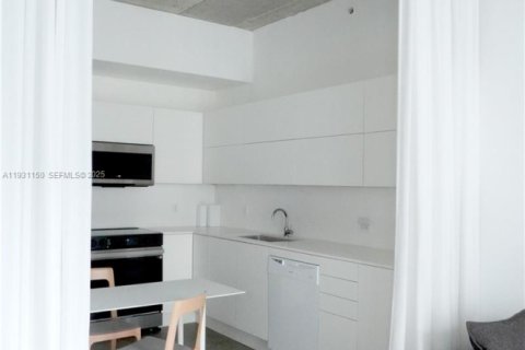 Condo in Miami, Florida, 1 bedroom  № 1991629 - photo 10