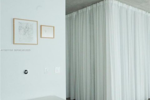 Condo in Miami, Florida, 1 bedroom  № 1991629 - photo 6