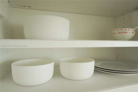 Condo in Miami, Florida, 1 bedroom  № 1991629 - photo 14