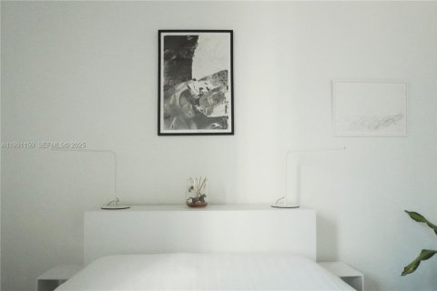 Condo in Miami, Florida, 1 bedroom  № 1991629 - photo 21