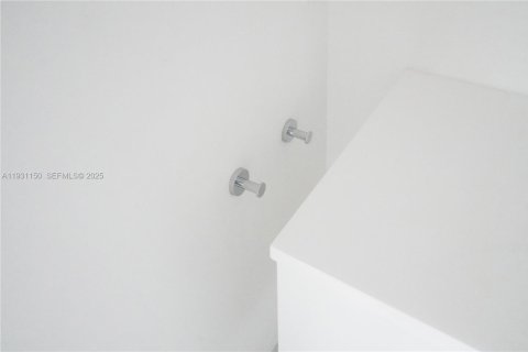 Condo in Miami, Florida, 1 bedroom  № 1991629 - photo 30