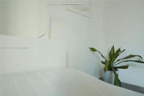 Condo in Miami, Florida, 1 bedroom  № 1991629 - photo 22