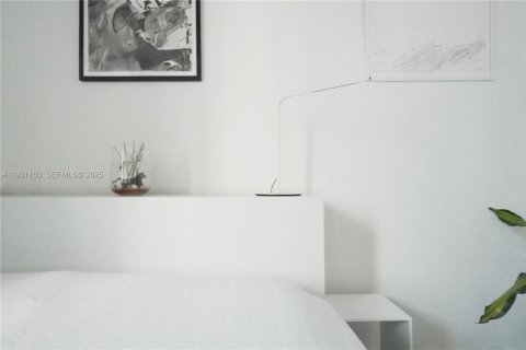 Condo in Miami, Florida, 1 bedroom  № 1991629 - photo 23